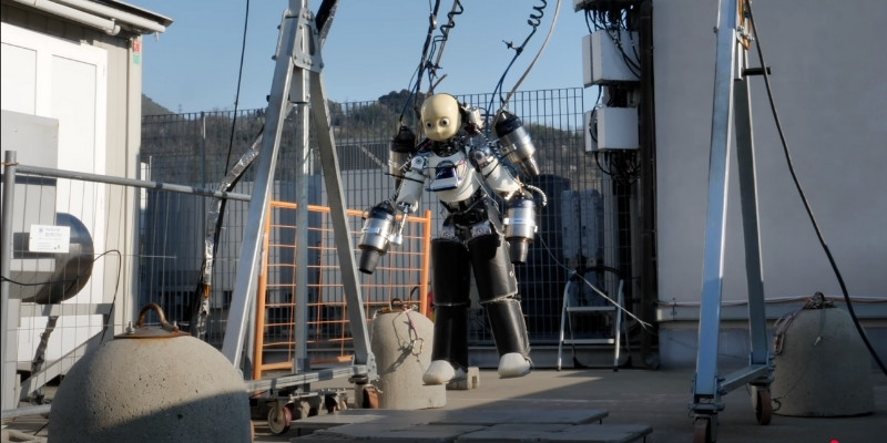 Vliegende humanoïde robot
