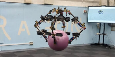 SPIDAR robot